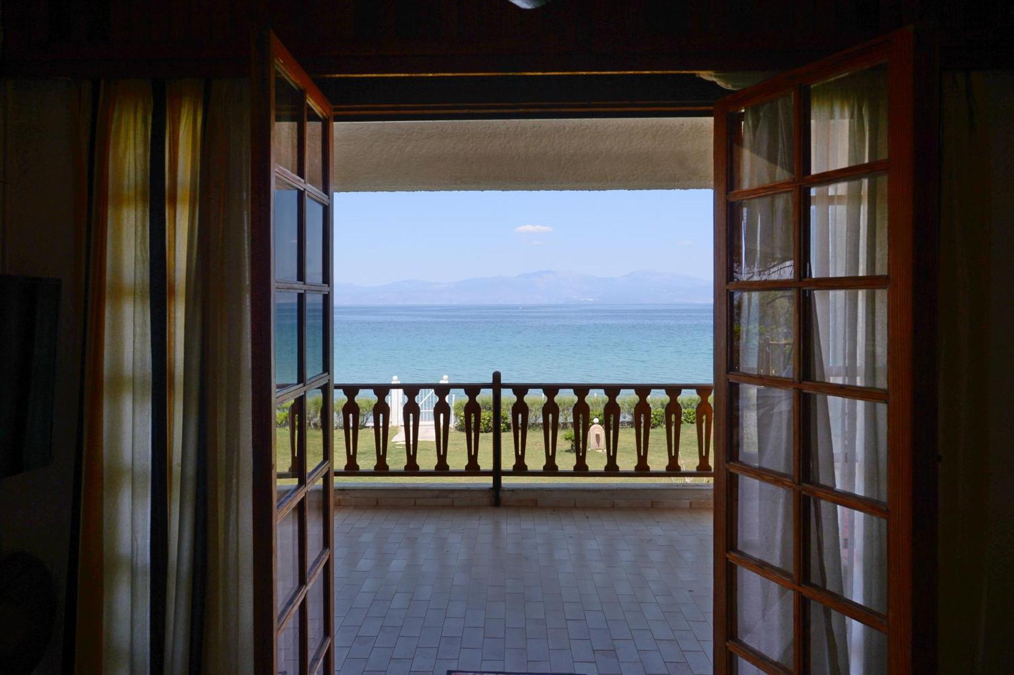 Antorina Beachfront Villas With Private Pools Kamari  Εξωτερικό φωτογραφία